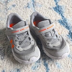 Toddler Under Armour Shoes size 9 - grey with orange